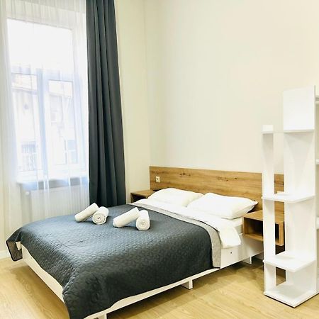 M25 Aparts Lviv Extérieur photo
